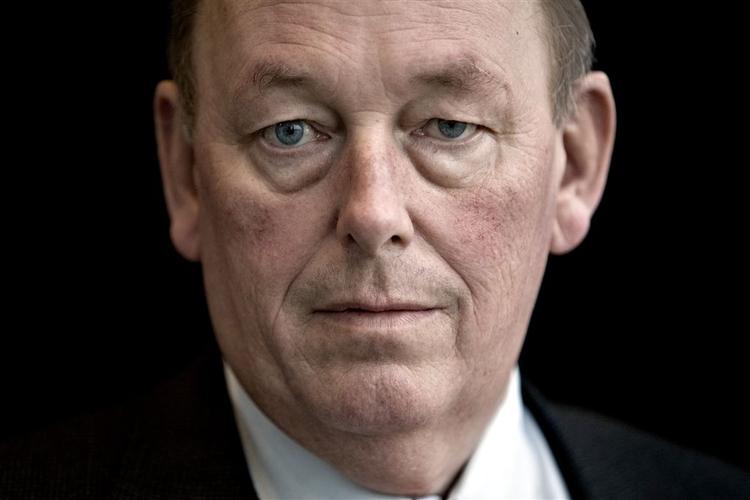 Harald Børsting spiller bolden over på Lars Løkke Rasmussens banehalvdel. Arkivfoto. 