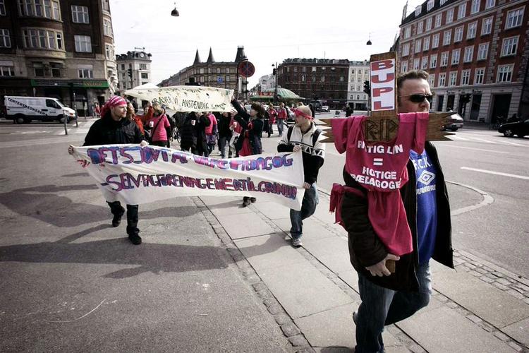 Demonstration i København i dag, hvor utilfredse pædagoger protesterer mod deres egen fagforening. 
