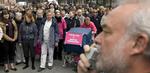 BUPL's landsformand Henning Pedersen forsøgte kort at forsvare BUPL's håndtering af lønforhandlingerne til de vrede pædagoger ved dagens demonstration foran BUPL's hovedkvarter. 