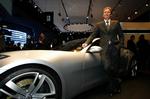 Henrik Fisker ved sin bil, Karma, på Detroit Auto Show. Han beskyldes nu for plagiat. 