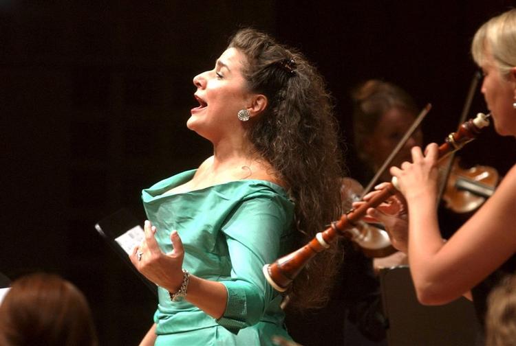 Sopranen Cecilia Bartoli brænder igennem på vidunderlig ny opera-cd fra Decca. 