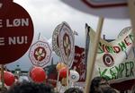Onsdag brød konflikten ud. Torsdag mødtes tusindvis af sygeplejersker til demonstration på Christiansborg Slotsplads. Og i dag advarer Ældre Sagen mod konfliktens konsekvenser. 
