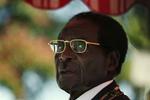 Zimbabwes præsident Robert Mugabe venter her på at holde sin tale til folket på landets uafhængighedsdag. 