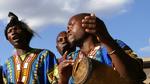 Kenyanske musikere foran KICC konferencecentret i Nairobi, hvor den samlede kenyanske turistindustri diskuterede, hvordan de får turisterne tilbage til Kenya. 