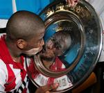 Jefferson Farfan spejler sig i beviset på sin og PSV's succes. 