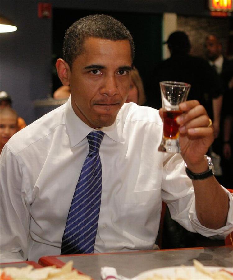Barack Obama har skruet op for retorikken mod sin rival Hillary Clinton. 