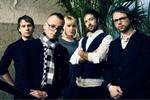 The Alpine spiller melodiøs pop/rock med  mange referencer til fortiden, kommer man let til at gå på line mellem det  storslåede og det banale. Den danske kvintet klarer balancen o.k. på sit  andet album. 
