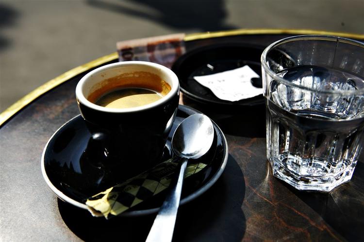 Espressomaskiner kan sluge en hel del strøm. En kop koster dig 2,40 kroner at lave - alene i strøm. 