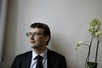 Det er skudt over målet at anklage mig for at sidde og forsinke svar til Folketinget, siger miljøminister Troels Lund Poulsen. 