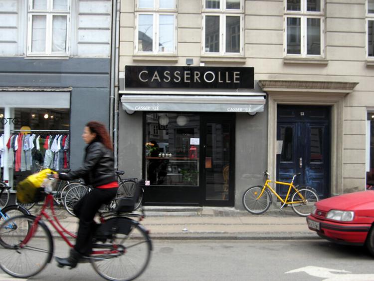 Endelig dufter der rent faktisk af mad fra den lille take away Casserolle. 