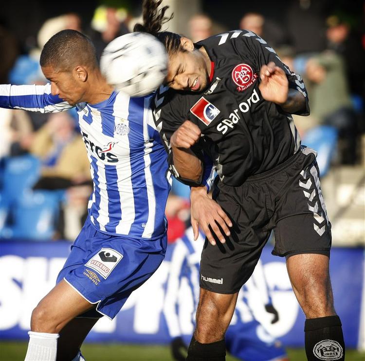 Der blev spillet hårdt med musklerne i kampen i Esbjerg, hvor AaB og Esbjerg ikke viste det mest prangende tekniske spil i 1-1-kampen. 