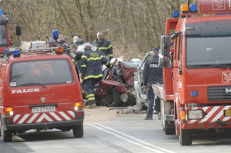 Med bilinspektørens rapport lukkes sagen om den frygtelige trafikulykke 30. marts på Sydsjælland, hvor fem mennesker blev dræbt på en ellers fredelig landevej. 