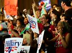 Clintons tilhængere i Philadelphia jublede, da det lå fast, at Clinton tager sejren i Pennsylvania. 