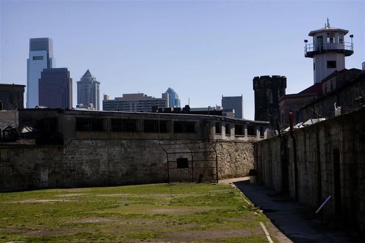USA har 2,3 millioner fanger - det er næsten 25 procent af alle de indsatte i verdens fængsler. Her ses Eastern State Penitentiaryi Philadelphia, USA. Arkivfoto. 