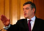 Den britiske premierminister, Gordon Brown, vil have en total våbenembargo mod Zimbabwe oven på parlaments- og præsidentvalget i landet. 