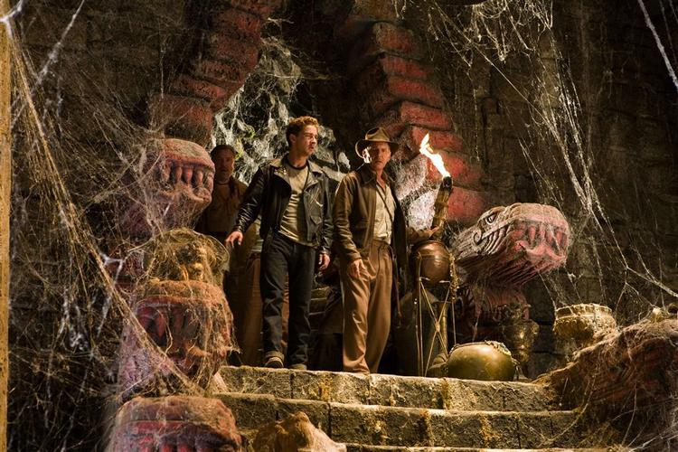 Efter 19 års pause er Harrison Ford tilbage i pisk og blød hat i 'Indiana Jones and the Kingdom of the Crystal Skull'. Den vises første gang på Cannes-festivalen i år. 