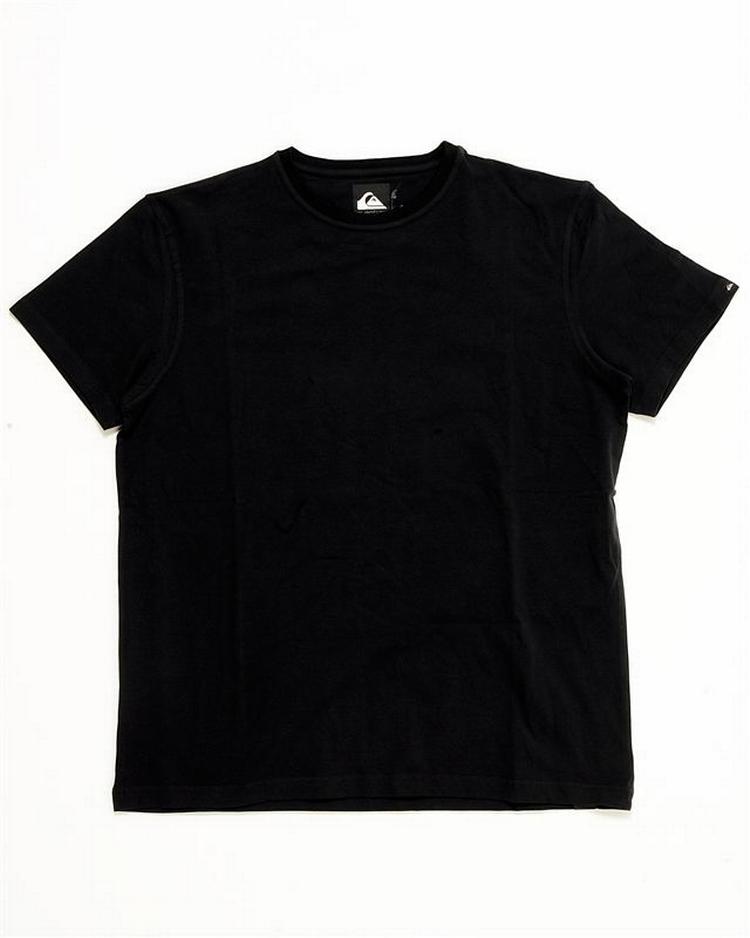 Den svenske Naturskyddsföreningen har fundet alarmerende meget miljøgift i en test af 17 T-shirts. 