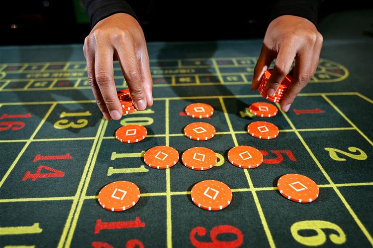 Sæt dine penge på særlige konti, hvor det er et spørgsmål om gambling, hvor stort afkastet er, foreslår bankerne. Pas på, advarer Forbrugerrådet. 