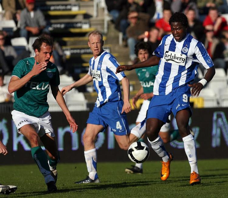 OB's Djiby Fall (th) blev matchvinder i kampen mod Viborg. 