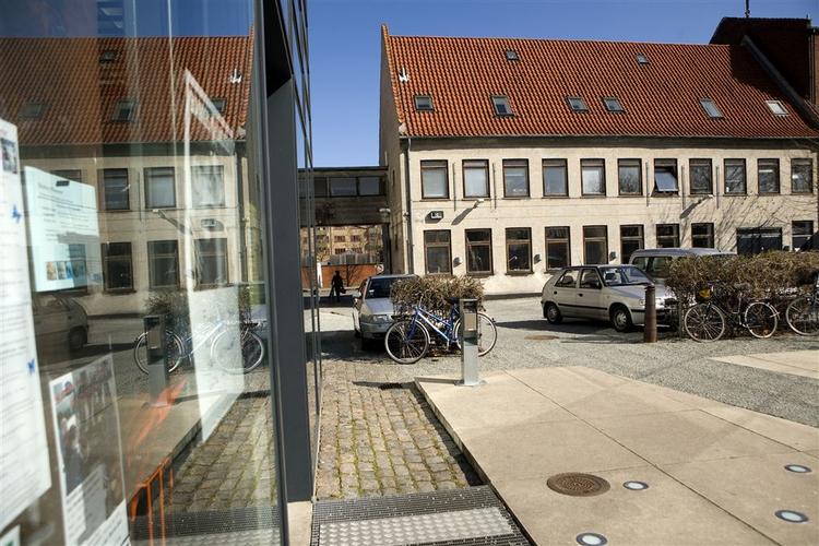 Hvis de unge maler graffiti, risikerer de at blive smidt ud af det nye ungdomshus på Dortheavej. Arkivfoto. 