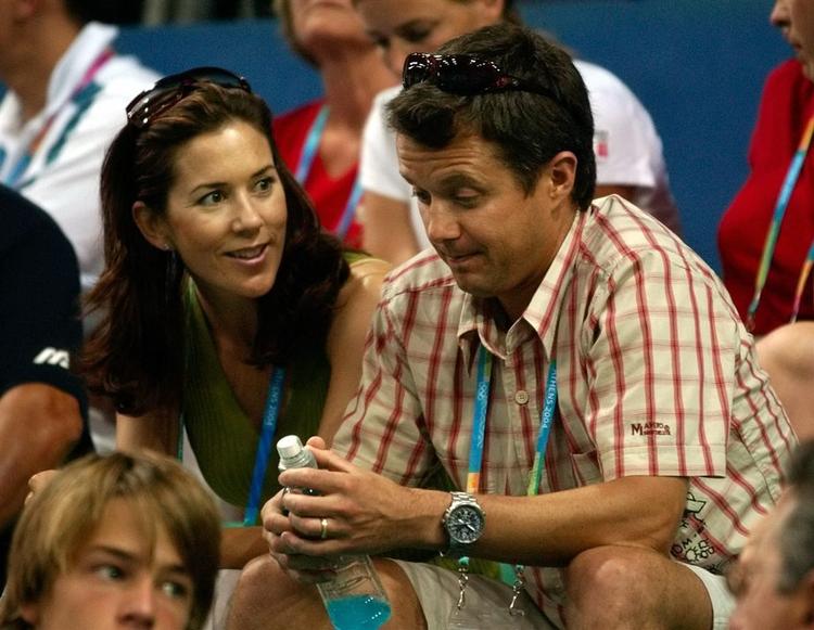 Kronprins Frederik var med Kronprinsesse Mary til OL i 2004. Nu kan han tage af sted igen med regeringens velsignelse. 
