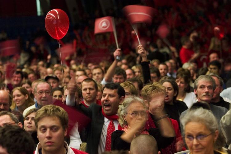 DSUere og andre socialdemokrater til valgmøde. De kan ikke være medlem af 'gule' fagforeninger, mener DSU og LOs formand. Arkivfoto. 