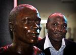 Wilson Kipketer beundrer sin egen buste i Idrættens Hus. 