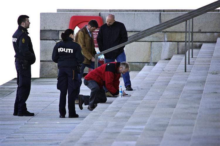 Liget, der i dag blev fundet af en turistbåd i Københavns havn, var den forsvundne 18-årige gymnasieelev, Jakob Haugen-Kossmann. 