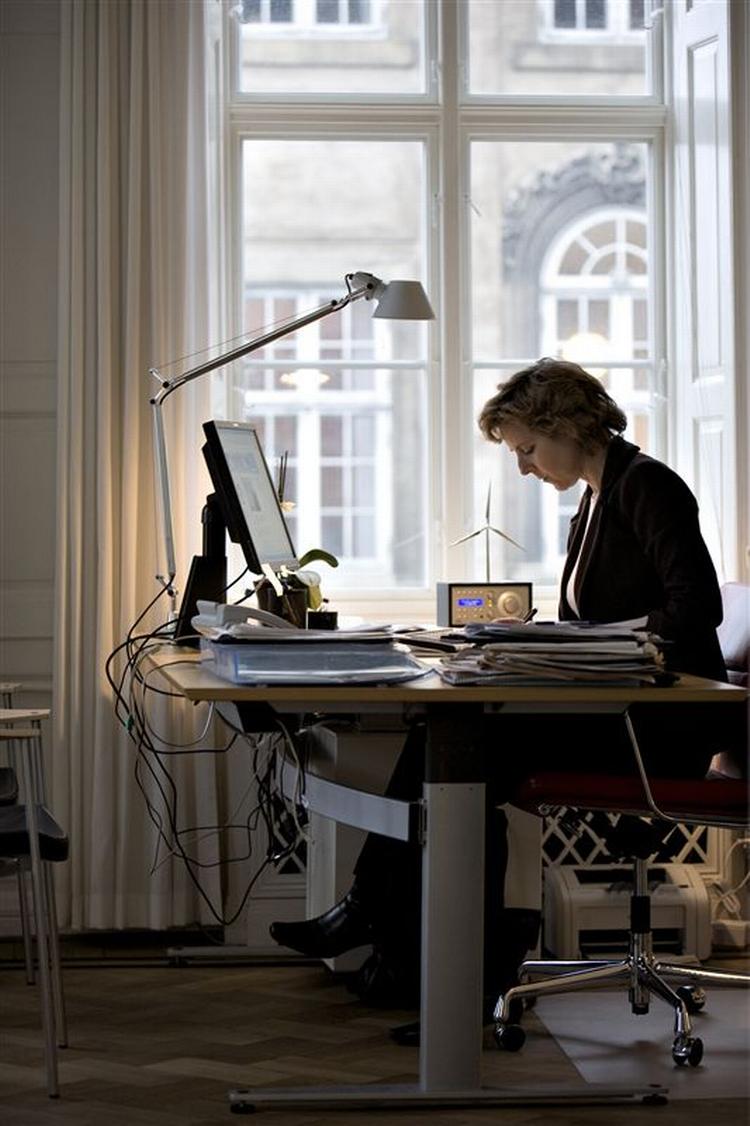 Klimaminister Connie Hedegaard på kontoret. Arkivfoto. 
