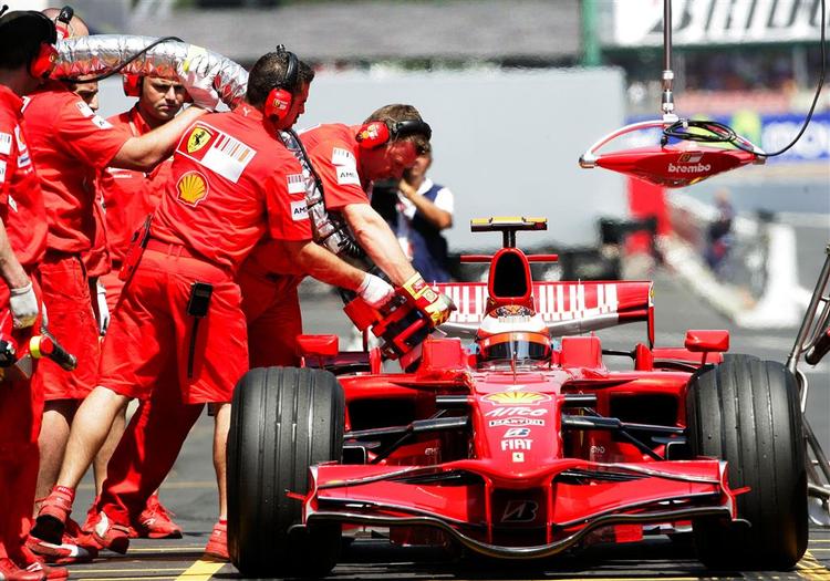 Kimi Räikkönen i sin Ferrari-racer. 