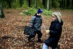 Skolebørn i skoven