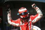 Manden under hjelmen jubler over sin tidskørsel, der sikrede ham pole position i det spanske grandprix. 