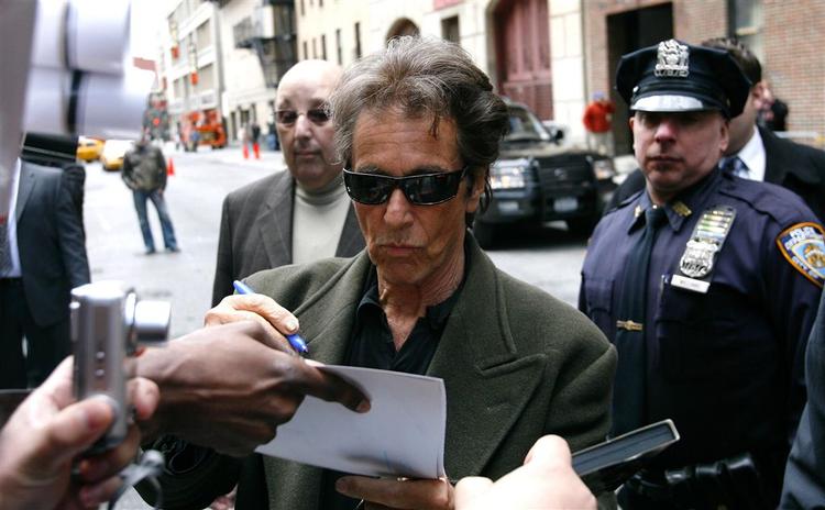 Al Pacino fotograferet forleden i en af New Yorks gader, hvor han ankommer til The David Letterman Show. Til september vender han tilbage til New Yorks gader i filmen 'Righteous Kill' sammen med vennen Robert De Niro. 