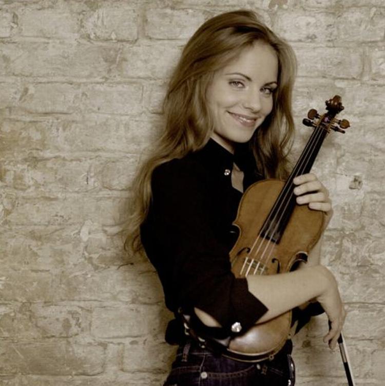 Den unge solist Julia Fischer, trimmede Beethovens viltre kunstnermanke, men uden at fratage hans musik styrke eller kraft. Geniets ansigtstræk fandt ro, og man overraskedes over deres karakterfuldhed. 