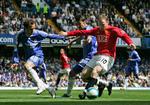 Wayne Rooney (th.) scorede Manchester Uniteds mål mod Chelsea i lørdags. 