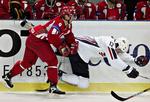 Kasper Degn (i rødt) i aktion for Danmark ved VM i Letland i 2006. Sidste år var angriberen ikke med ved VM, da han var skadet. 