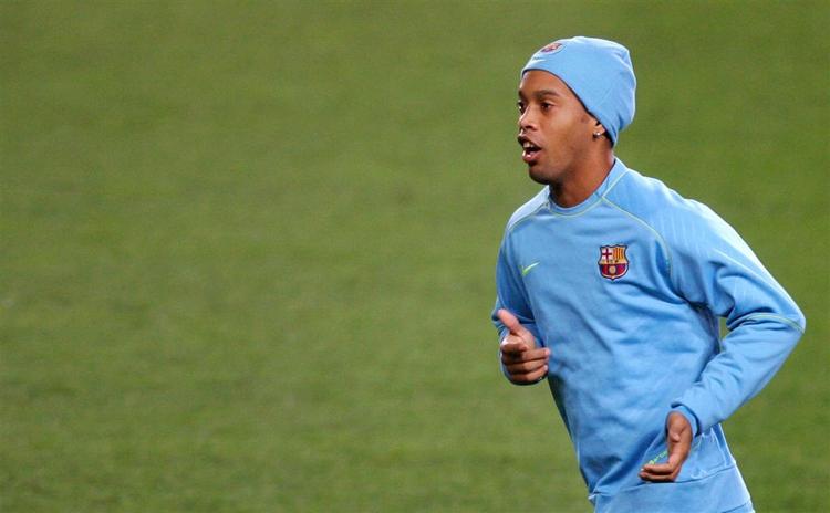 Brasilianske Ronaldinho kan fortsat finde motivationen, når han er skadesfri, mener Barcelonas præsident Joan Laporta. Arkivfoto. 
