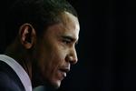 En skuffet Obama tager endelig afstand fra den præst, der har fulgt ham i mere end 20 år. Præsten, Jeremiah Wright, er kommet med gentagne angreb på USA's regering og mener blandt andet, at 11. september var selvforskyldt. Her ses Obama tidligere i dag. 