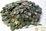 To tredjedele af sølvmønterne var danske mønter fra middelalderen. Resten var mest engelske sølvmønter fra samme periode. 