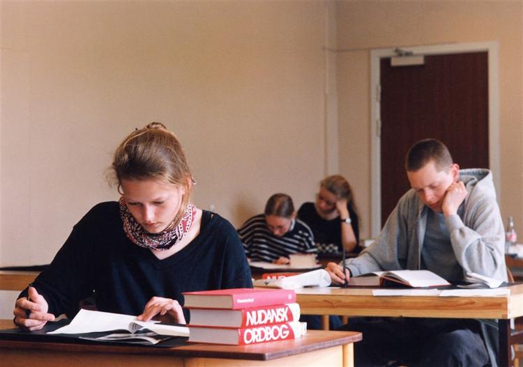 Allergikere behøver imidlertid ikke at vente på sygeeksamen, selv om deres eksamensdage ligger uheldigt. De kan på dispensation få mere tid til at klare opgaverne. 