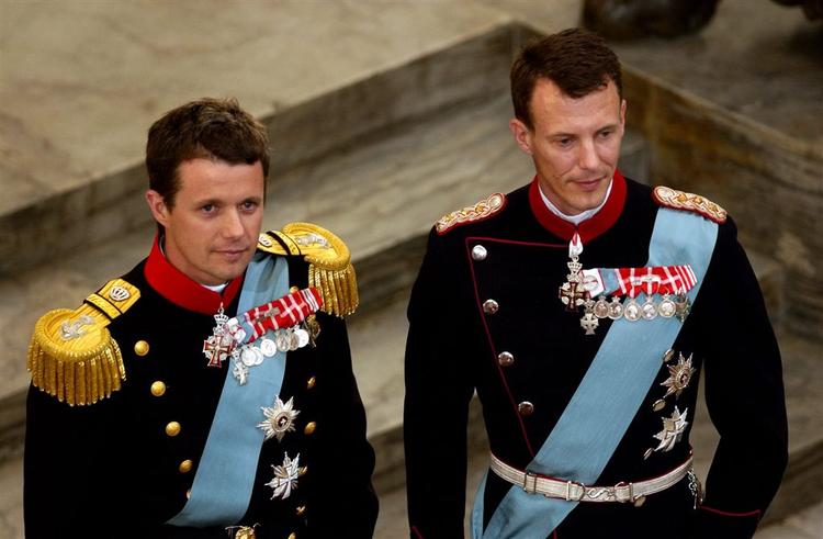 Kronprins Frederik og prins Joachim bliver grever af Monpezat. 
