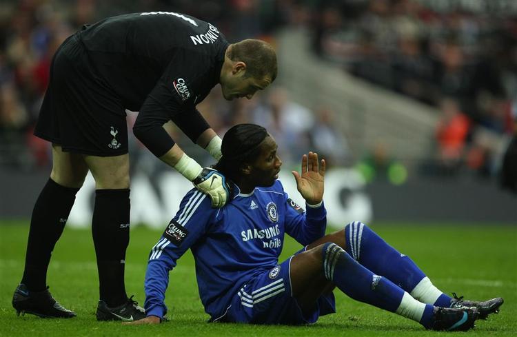 Didier Drogba har ifølge Liverpool-manager Benitez lidt for let ved at falde. 