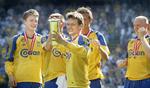 To gange har Per Nielsen i sin egenskab af anfører fået overrakt beviset på, at Brøndby har vundet pokalfinalen. Det var begge gange, i 2003 (billedet) og 2005, efter sejre over FC Midtjylland. Arkivfoto. 