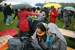 Regnen har sat sit præg på 1. maj i Fælledparken. 