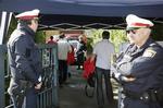 Politiets teknikere ankommer til huset i Amstetten. 