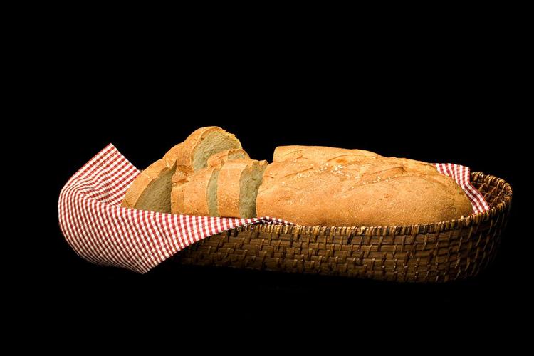 Brød består af nogle helt enkle ingredienser, vand, salt, mel og hævemiddel, som kan kombineres og behandles forskelligt. Med alverdens varierende smagsoplevelser som resultat. 