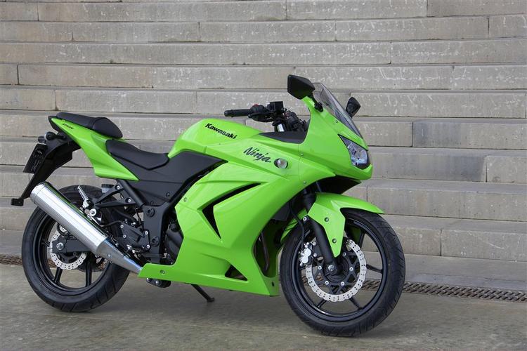 Kawasaki Ninja 250 R er en kvik sag til en fornuftig pris på 52.000 kroner. 