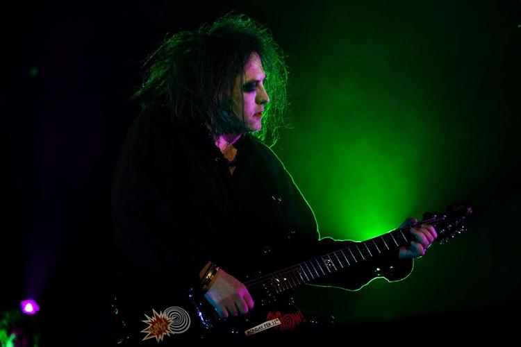 The Cure udgiver nye singler hver måned frem til september. Billedet er fra en koncert i Madrid den 6. marts i år. 