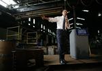 Senator Barack Obama taler ved vælgermøde på Munster Steel Company i Munster, Indiana. 