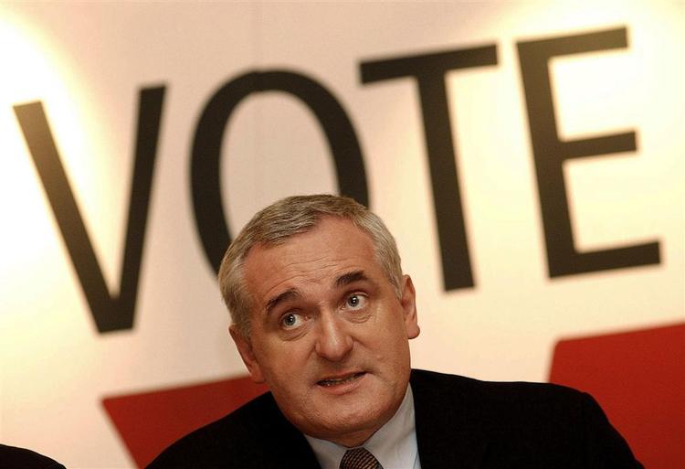 Bertie Ahern trækker sig som irsk premierminister. 